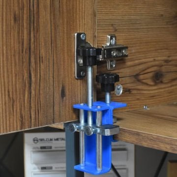 Hassas Ayarlanabilir Kapak Montaj Aparatı